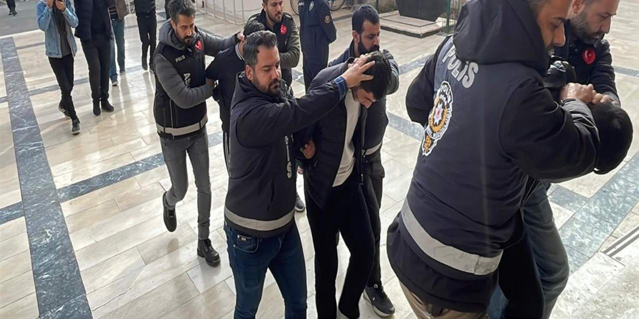 20 dakika arayla iki iş yerini kurşunladılar! 4 kişi adliyede