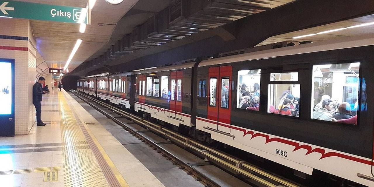 İzmir'de metro raydan çıktı: Yolcular tahliye edildi
