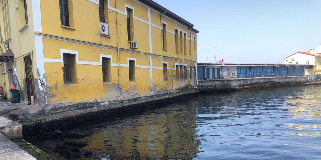 İzmir'de denizde erkek cesedi bulundu