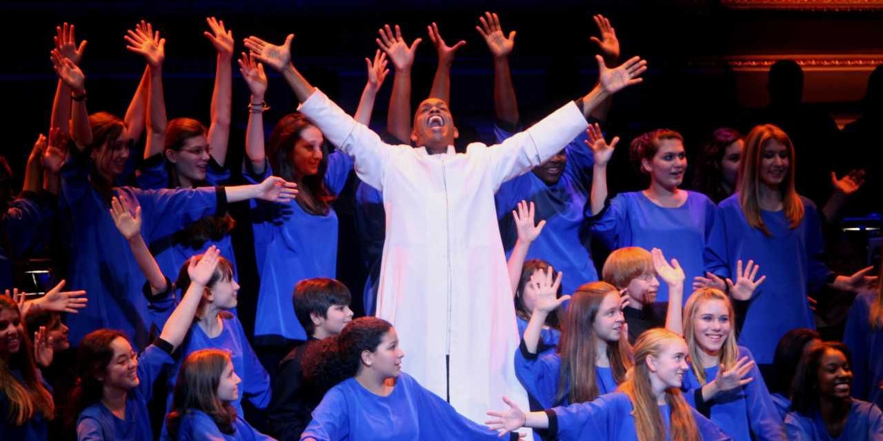 Ünlü şarkıcı bıçaklanarak öldürüldü: Baş şüpheli oğlu çıktı!