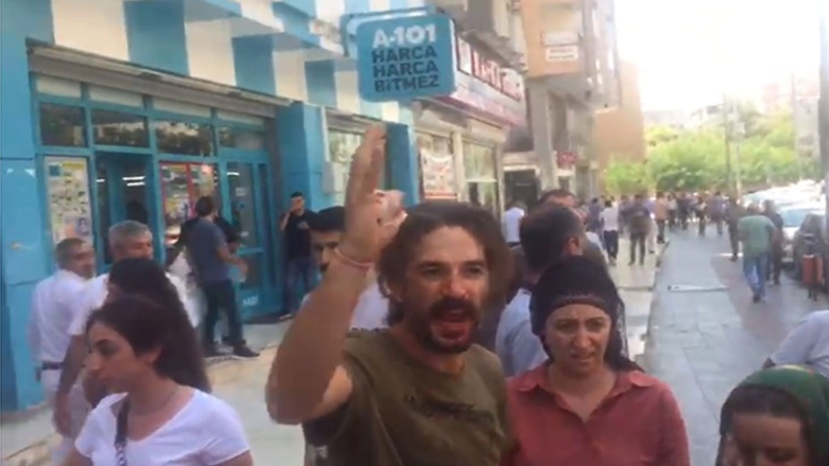 Diyarbakır'da belediyeye gelen HDP'lilere polis müdahalesi