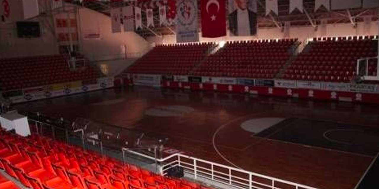 Samsun debisinde oyuncu hakeme kafa attı: Ortalık karıştı