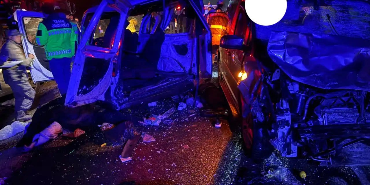 Mardin'de feci trafik kazası: 4 kişi öldü, 6 kişi yaralandı