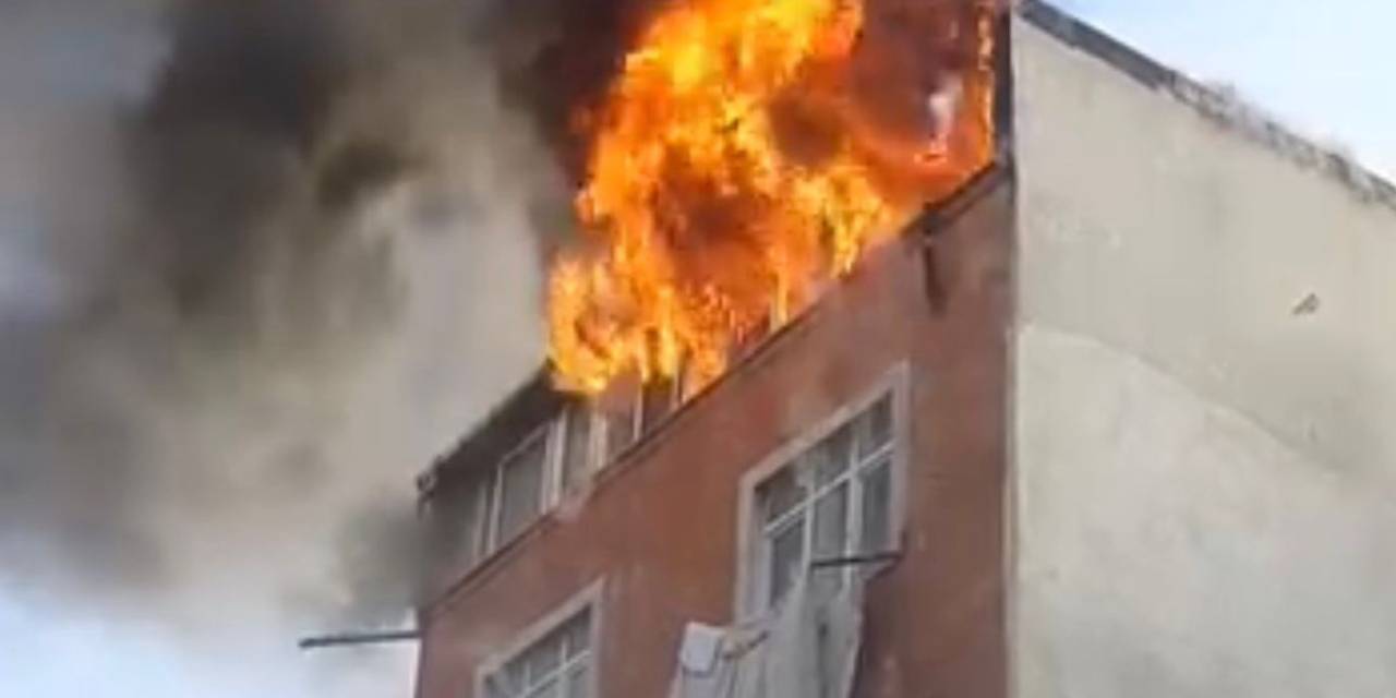 Sultangazi'de bir binada yangın! Yaralılar var