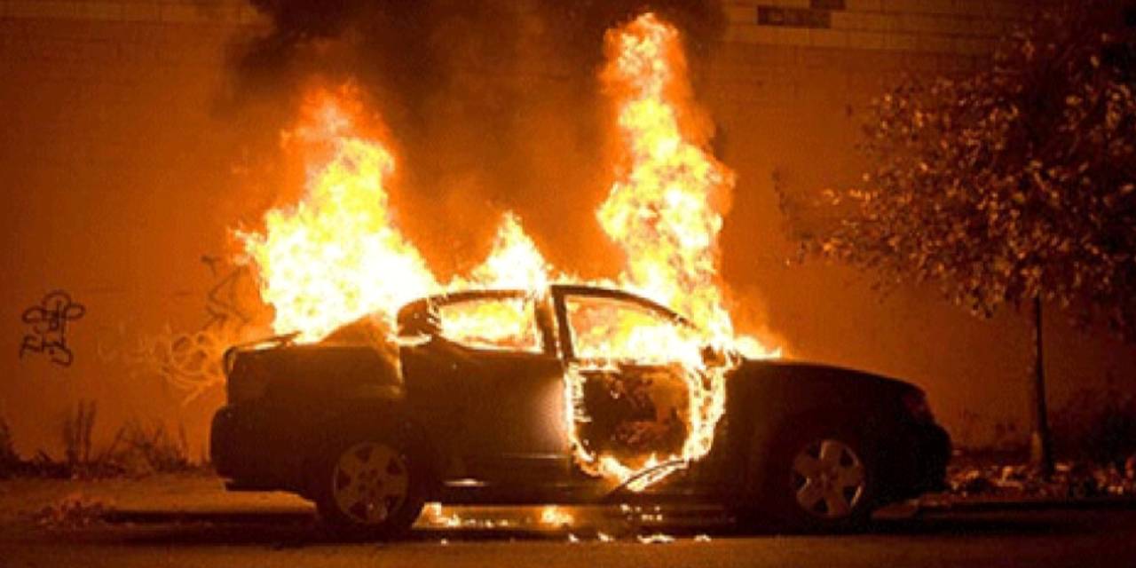 Ankara'da muhtar ve oğluna ait 4 araç kundaklandı