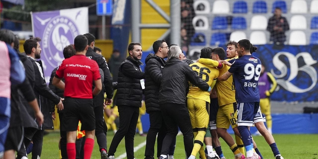 Kartlar havada uçuştu Sarıyer vuruldu