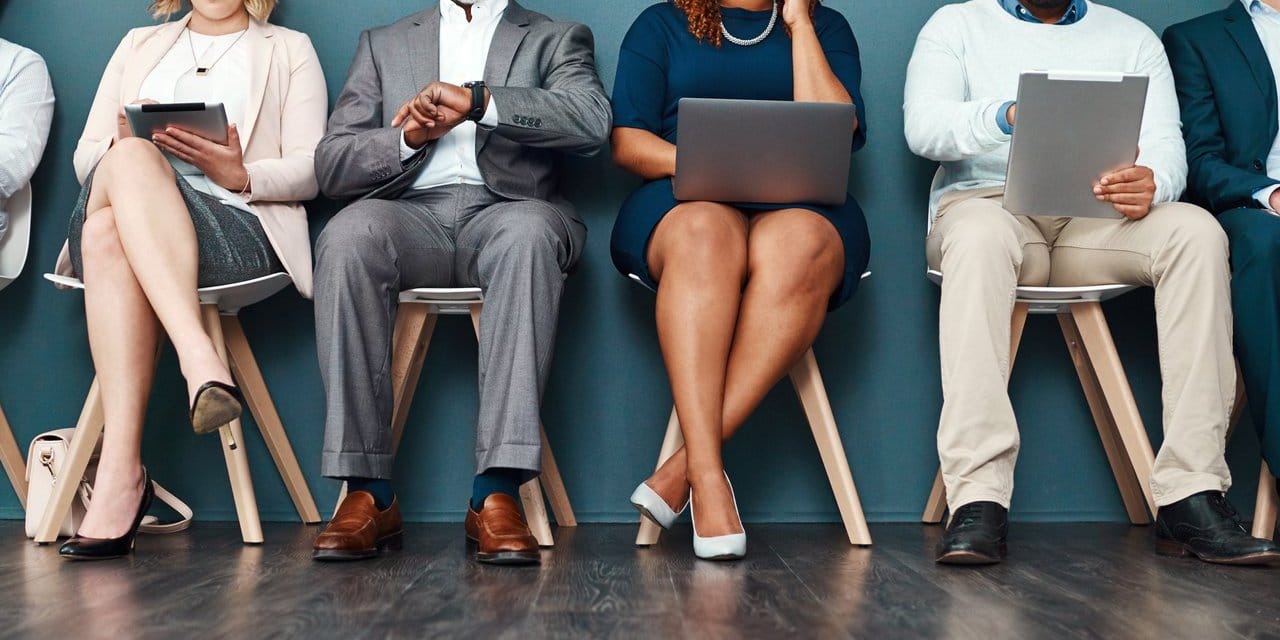 Atalarımız koştu biz oturuyoruz: Ayağa kalkın!