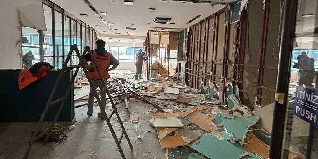 İstanbul’da bir AVM’de yıkım işlemleri başladı