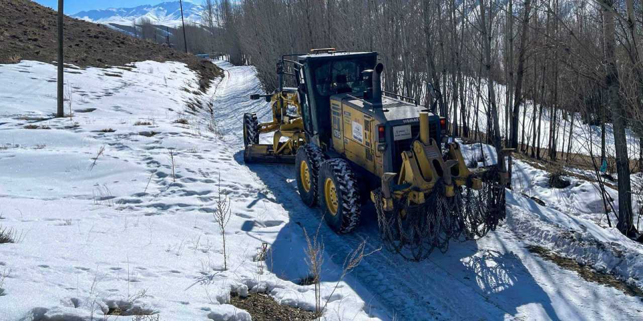 Kar kalınlığı yarım metreyi buldu: Ulaşım kilitlendi