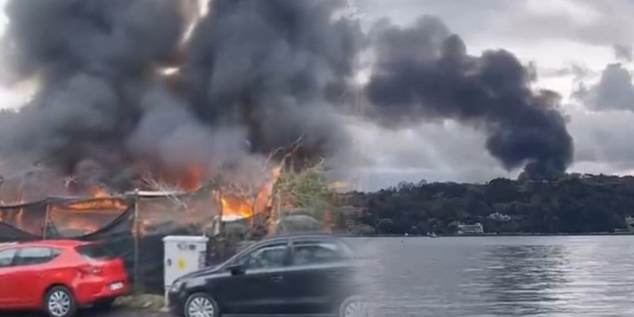 İstanbul'da korkutan yangın: Dumanlar Boğaz'ı kapladı