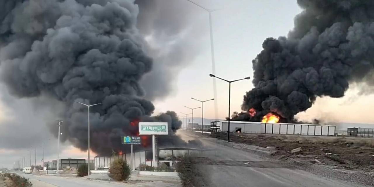 Denizli’de fabrika yangını! Gökyüzünü kara bulutlar kapladı