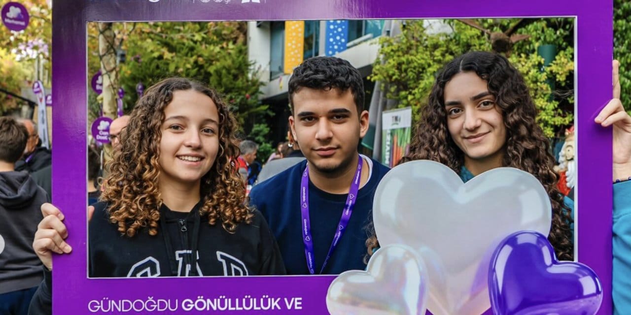 Adana’nın sivil toplum kuruluşları bu fuarda öğrencilerle buluştu: Dersimiz sosyal sorumluluk