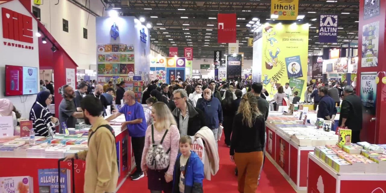 42. Uluslararası İstanbul Kitap Fuarı ziyaretçilerini ağırlıyor: “200 binin üzerinde başlıkta kitap sergileniyor”