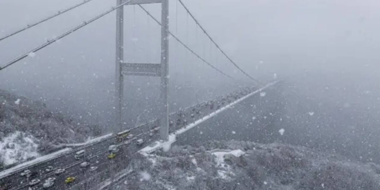 Meterolojiden uyarı geldi! Kar, sağanağa teslim olan İstanbul'un dibine kadar geldi!