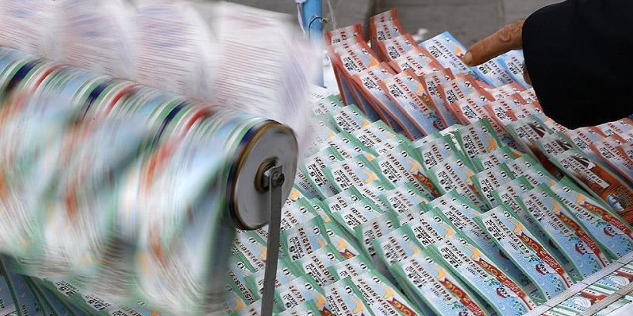 İstanbul'da cami önlerinde Milli Piyango satışı durduruldu