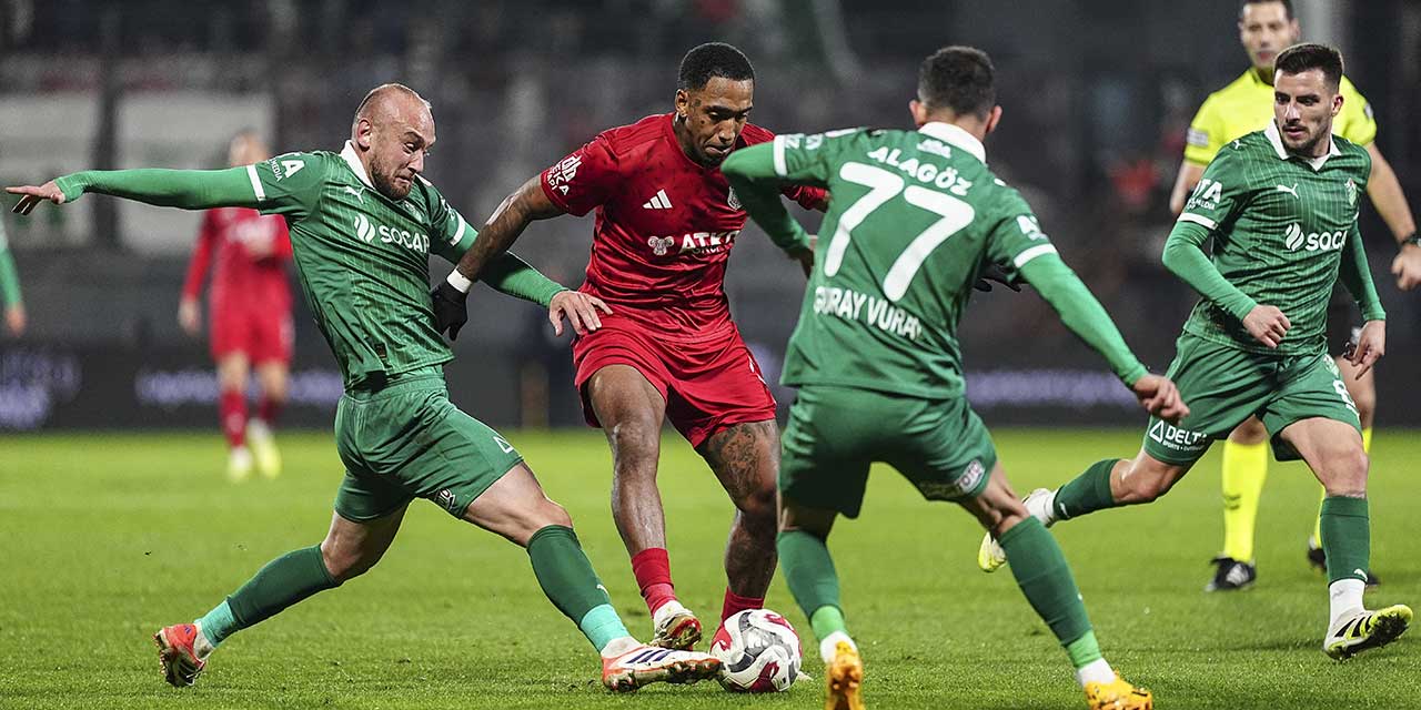 Kadın hakemden Iğdırlı futbolcuya sıradışı hareket