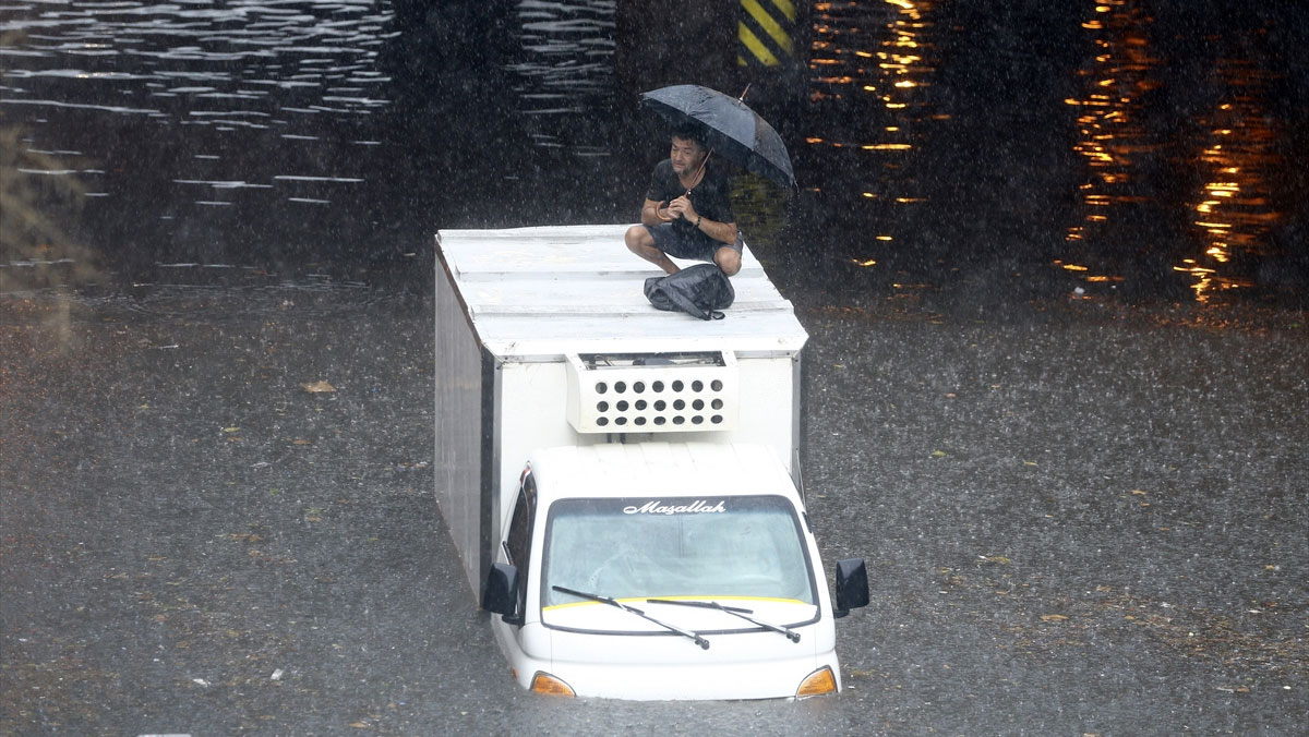 İstanbul Valiliği saat verdi: Sel ve su baskını uyarısı