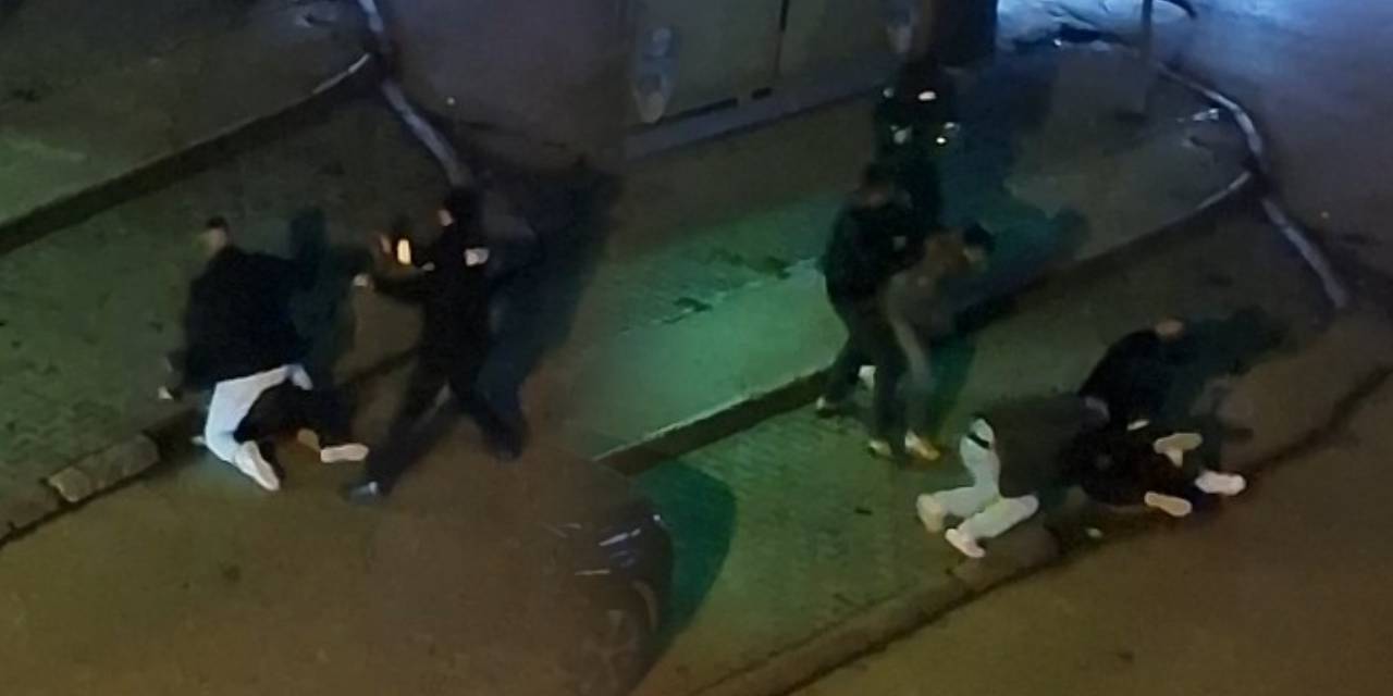 Sokaktaki kavga meydan savaşına dönüştü! Bekçilerden biber gazlı müdahale