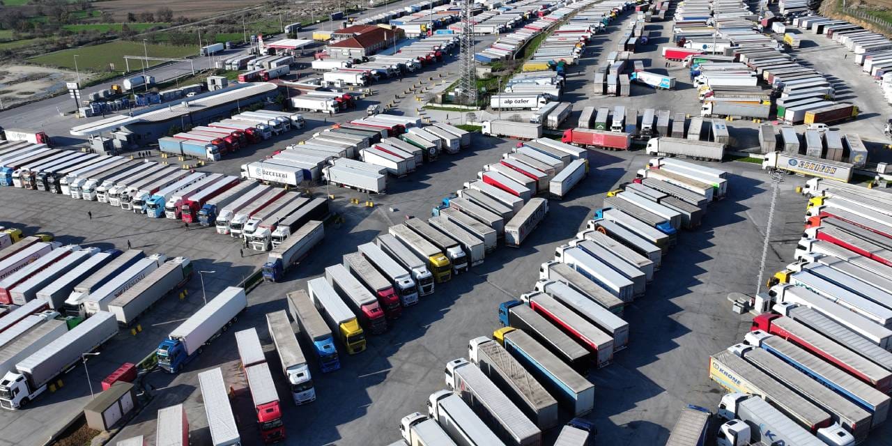 İpsala Sınır Kapısı'nda 13 gündür kriz bitmedi! Yunan çiftçiler traktörleri barikat yaptı