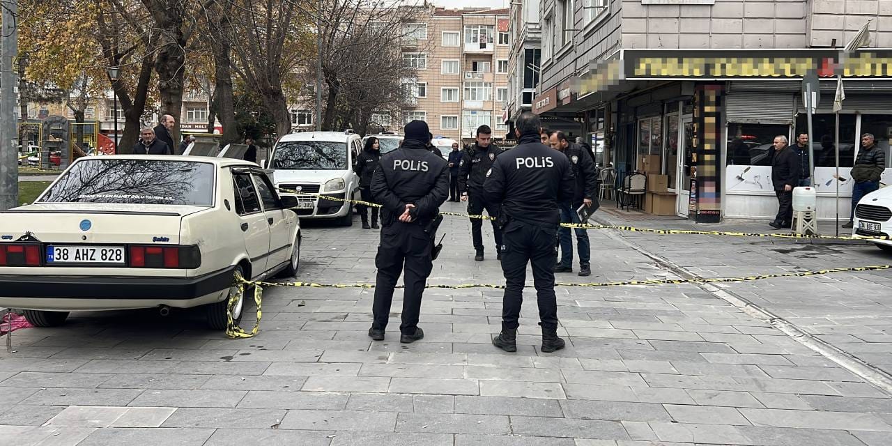 Hırdavatçı dehşet saçtı! Önüne çıkan üç kişiyi bıçakladı