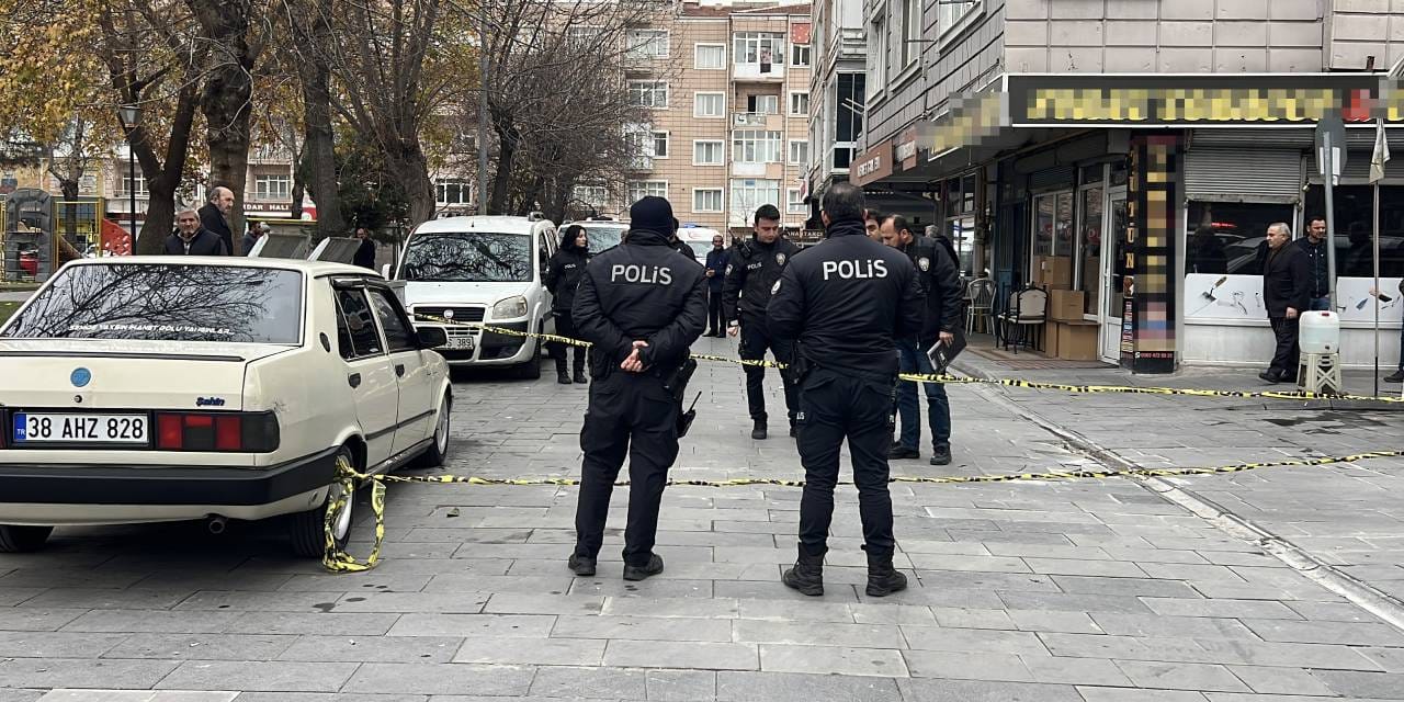 Hırdavatçı dehşeti! Önüne geleni bıçakladı