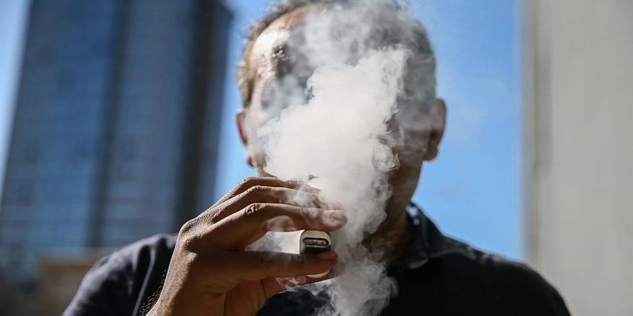 Elektronik sigara içenler dikkat! Araştırmacılar risklerini sıraladı