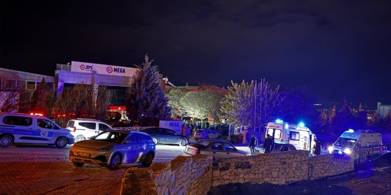 Elazığ'da yalıtım fabrikasında yangın: 17 yaralı