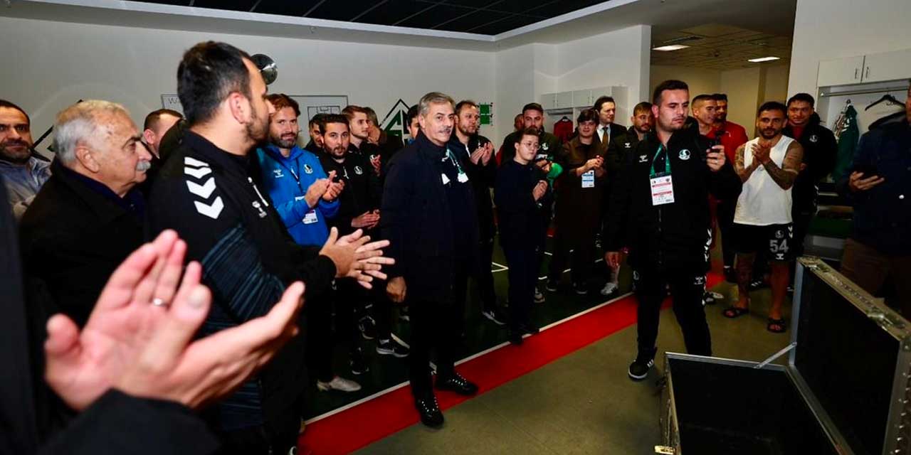 3-0'lık maç sonrası Belediye Başkanı soyunma odasına indi