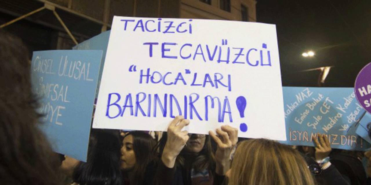 Lisede taciz skandalı! Öğretmen kız öğrencilere müstehcen fotoğrafını gönderdi