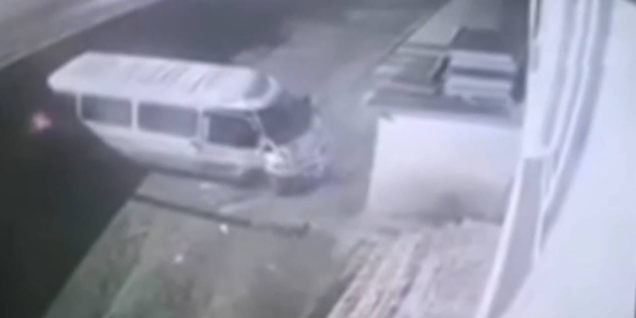 Sinop'ta işçileri taşıyan minibüs otomobille çarpıştı: Ölü ve yaralılar var!