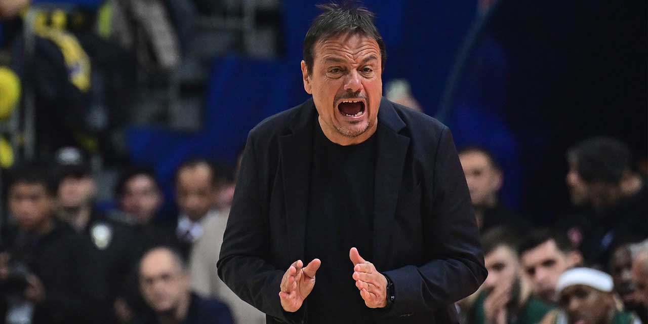 Ergin Ataman maç sonu çıldırdı: '10 bin eğitimsiz Fenerbahçe taraftarı'