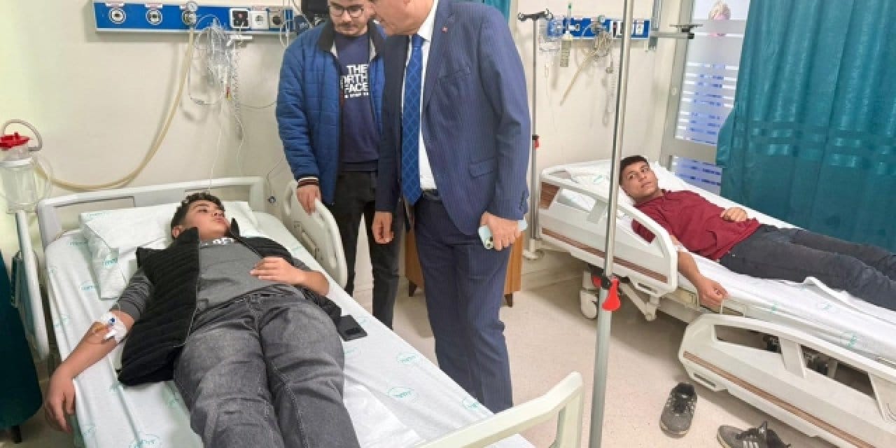 Bir zehirlenme vakası da Mersin'de: 10 öğrenci hastanelik oldu