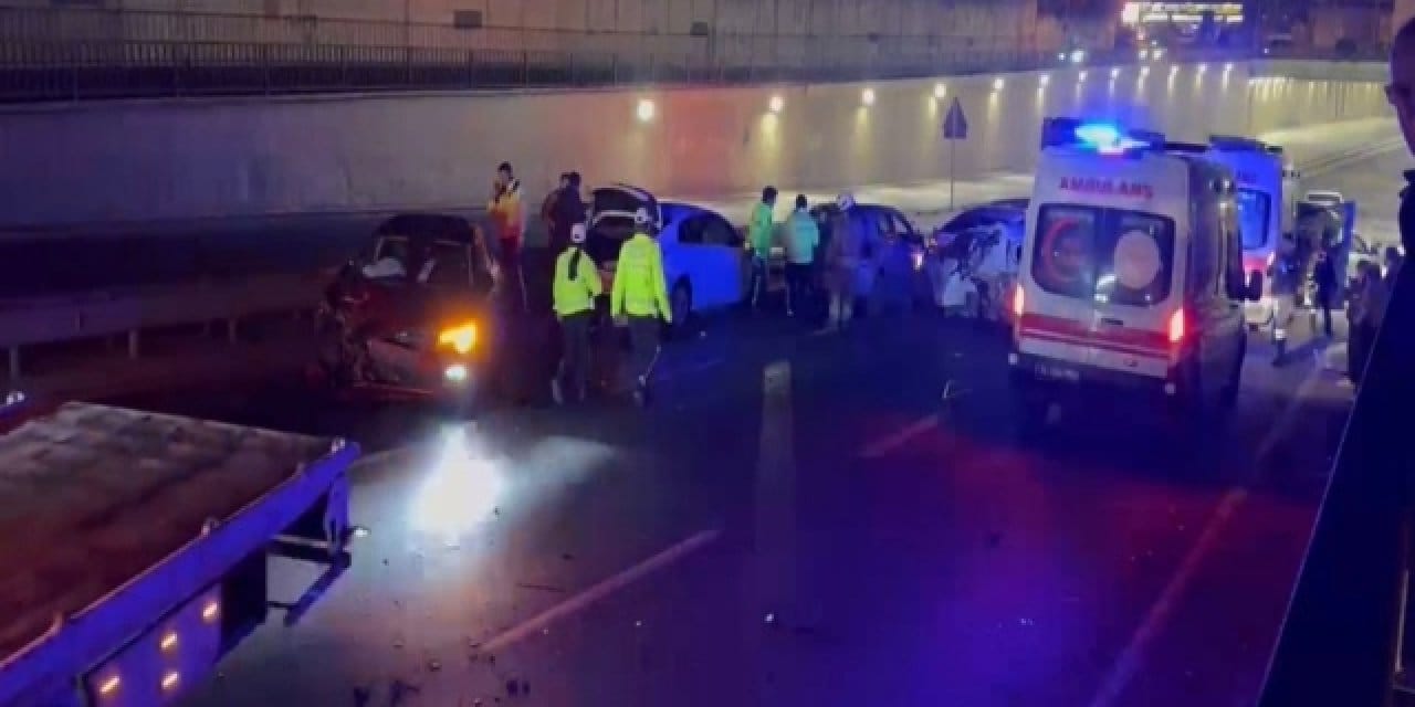 Çekmeköy’de 7 araç birbirine girdi: Yaralılar var