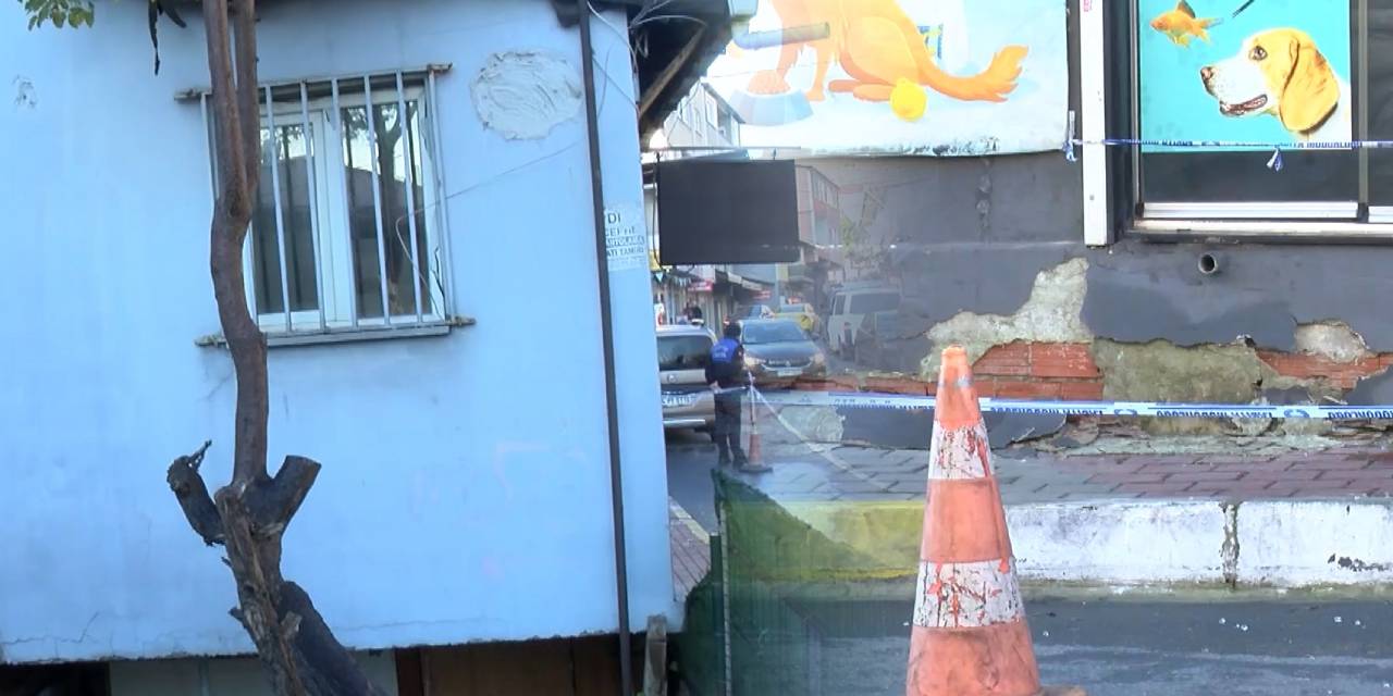 Sarıyer’de zemini kayan bina eğildi! Sahibi isyan etti: Yıkılıyor deyip gittiler