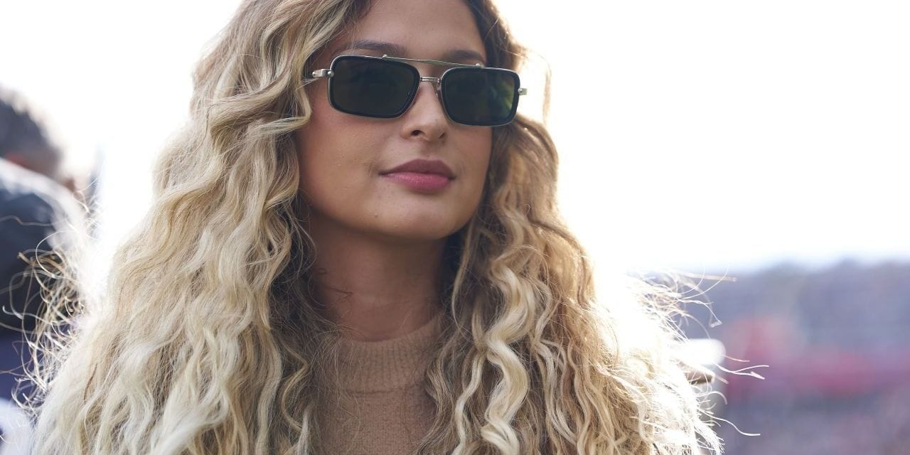 Yıldız futbolcunun karısı küplere bindi!