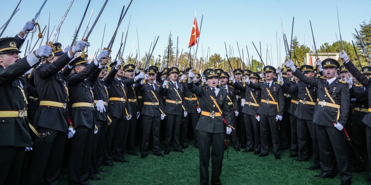 Kılıçlı yeminde teğmene verilen disiplin cezası 'hukuka uygun' bulundu