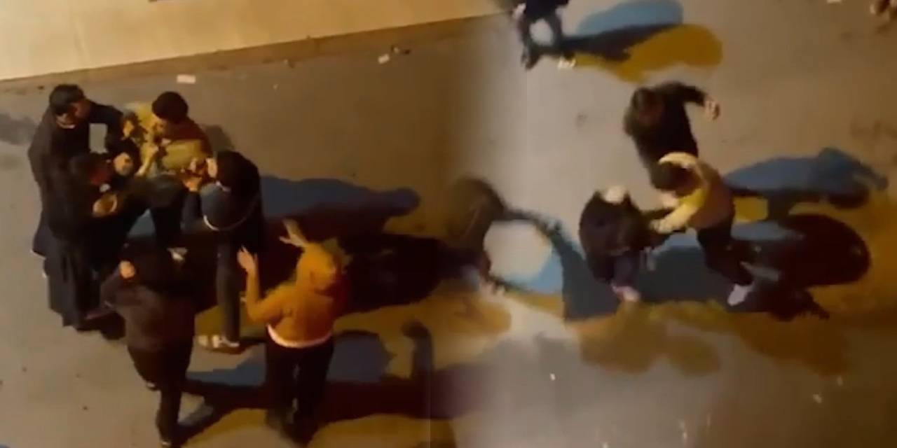 Taksici ve kadınlar sokak ortasında birbirlerine girdi!