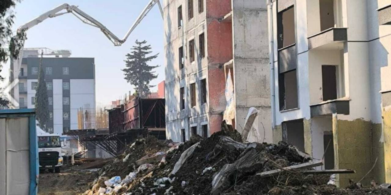 Hataylı depremzededen Bakan Kurum'a rezerv alan tepkisi: Kimle oturdunuz o masaya?