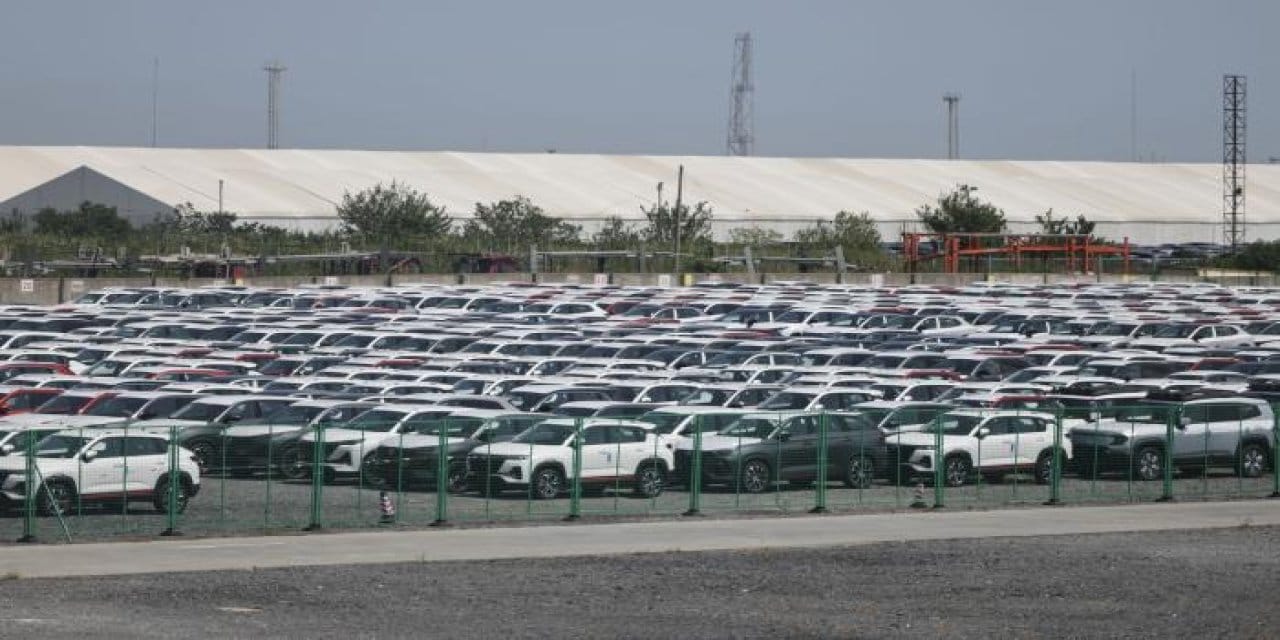 Aşırı üretim alarmı! Çin yeni arabalarla doldu taştı