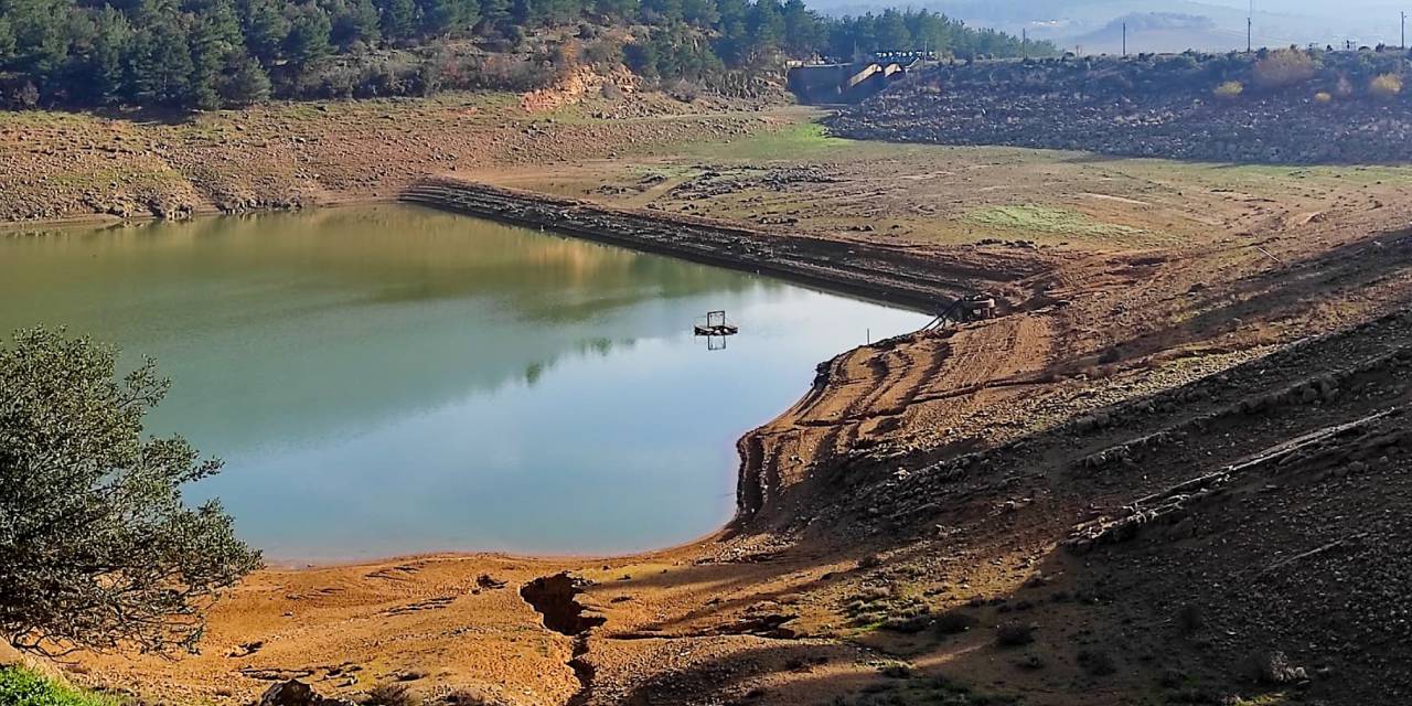 Kadıköy Barajı ölü hacme düştü: Su alımı durduruldu