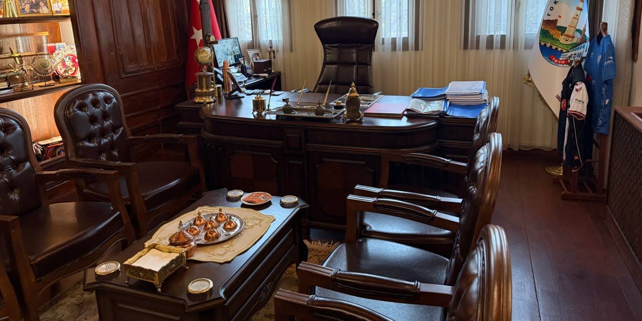 MHP'li başkanın odasındaki 'Böceği' bulmaya gitti içinden kendi SIM kartı çıktı