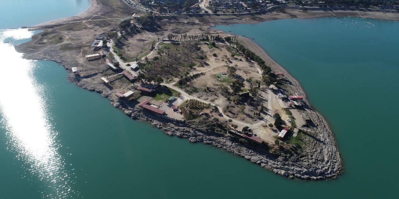 Adana'nın Menderes Adası'nda kaçak yapılar için yıkım kararı