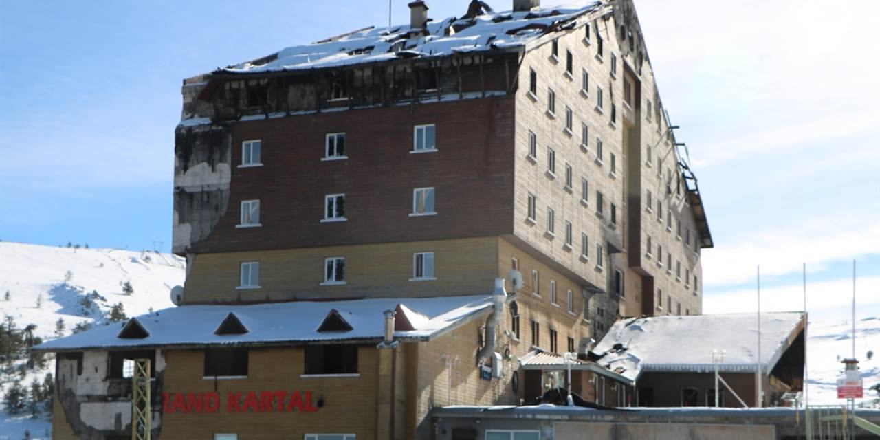 Kartalkaya'da faciadan 332 gün sonra kayak sezonu açıldı