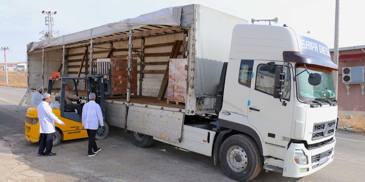Van'dan Dubai'ye tırlarla gönderdi: 250 tonluk anlaşmayı açıkladı