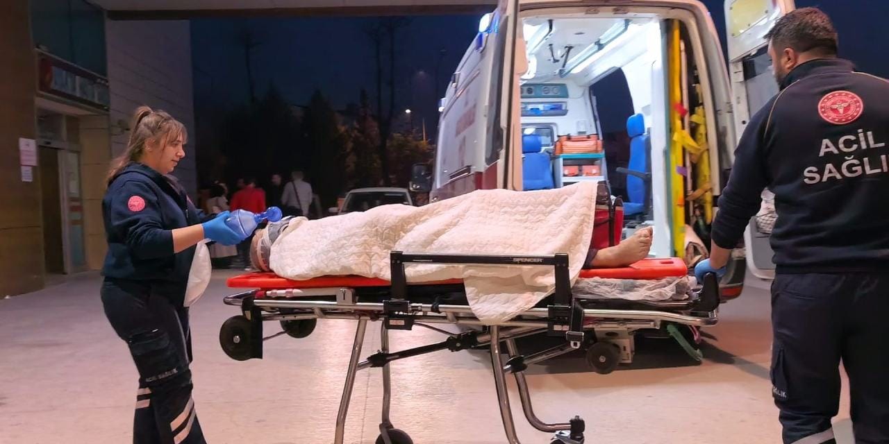 4 metre yükseklikten merdiven boşluğuna düştü: Yaşlı adam ağır yaralandı