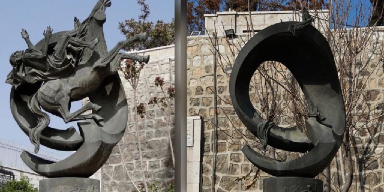 Papa’nın hediye ettiği heykel çalındı!