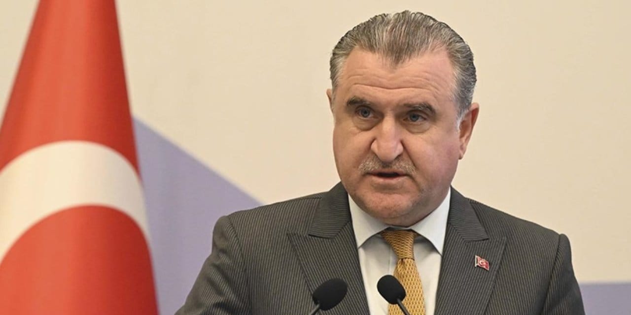 Gençlik Bakanı Aşkın Bak'tan 2026 KYK bursu açıklaması! "Yeni bir artış söz konusu"