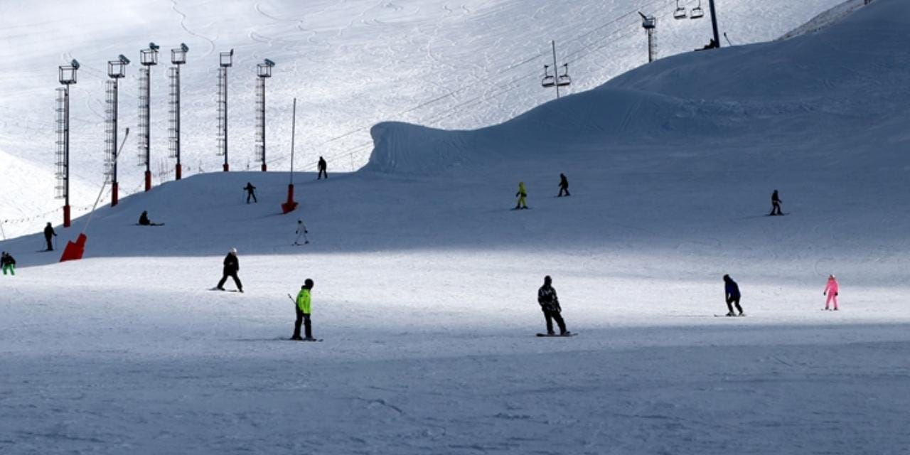 En kalını Palandöken'de ölçüldü! Tam tamına 55 santim
