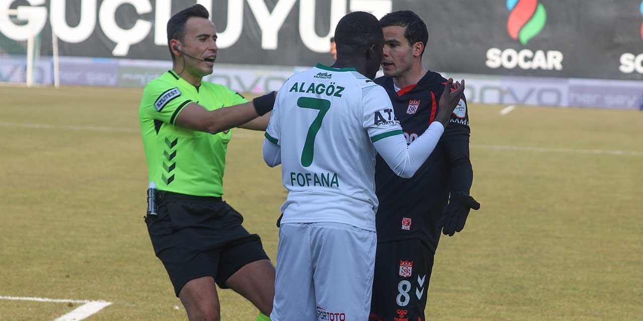 Sivasspor Iğdır FK'ya çelme taktı