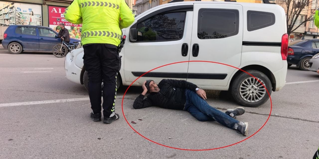 Hastaneden çıkan yaşlı adama otomobil çarptı: Ambulansı böyle bekledi